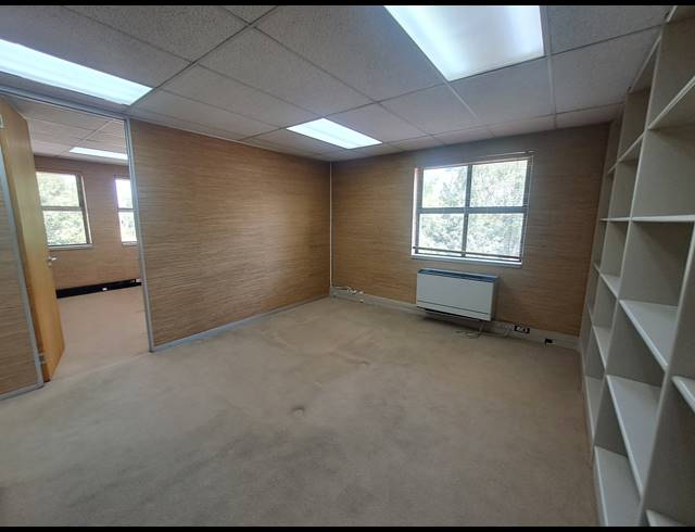 162M² OFFICE TO LET IN DUNKELD WEST
